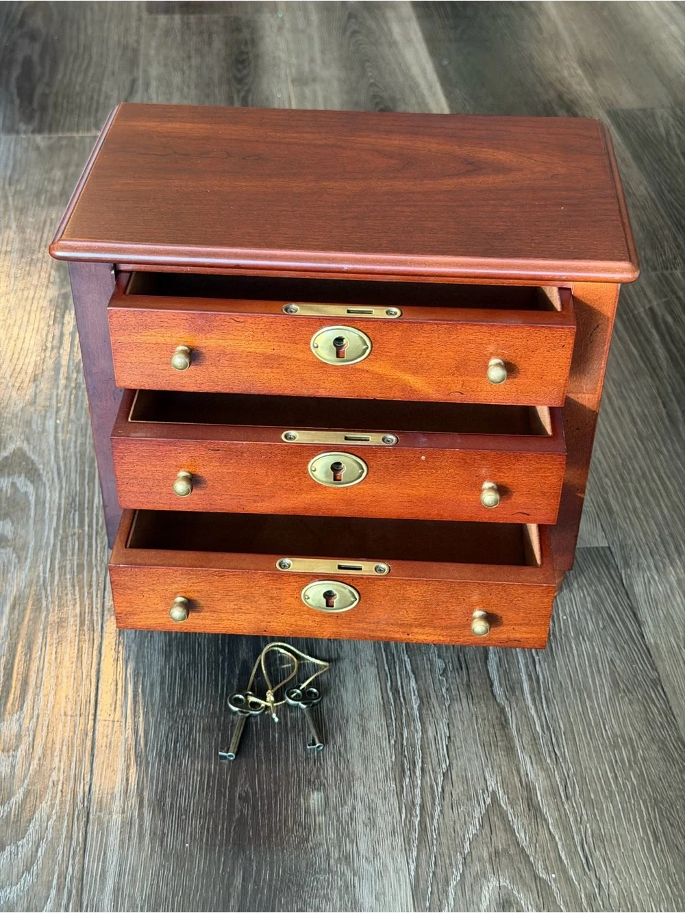 Global Views Inc Wood Jewelry Box Chest Lockable 3 Drawer w/ 2 Keys Brown
